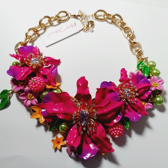 NWT Betsey Johnson Hibiscus Pink Floral Necklace & Earrings Set. - Picture 5 of 7